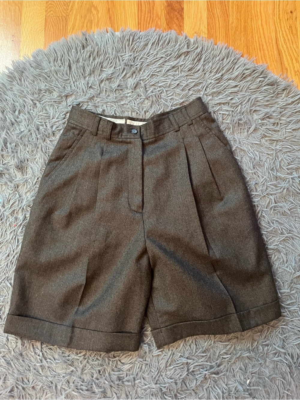 Rafaella Tailored High-Waist Women's Wool Shorts in Dark Gray Size 8